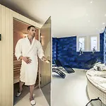 Mercure Centre Hotel 4*