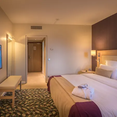 Mercure Centre Hotel 4*