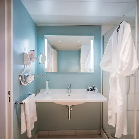 Mercure Centre Hotel 4*