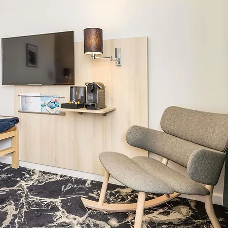 Mercure Centre Hotel 4*