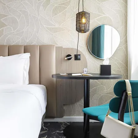 Mercure Centre Hotel 4*