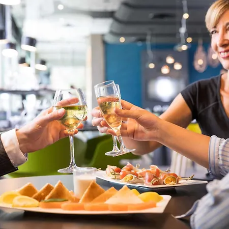 Mercure Centre Hotell 4*