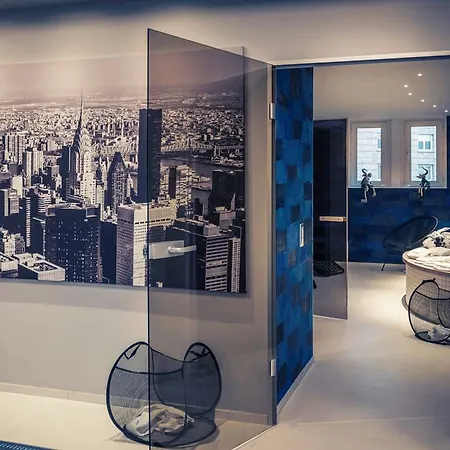 Mercure Centre Hotell 4*